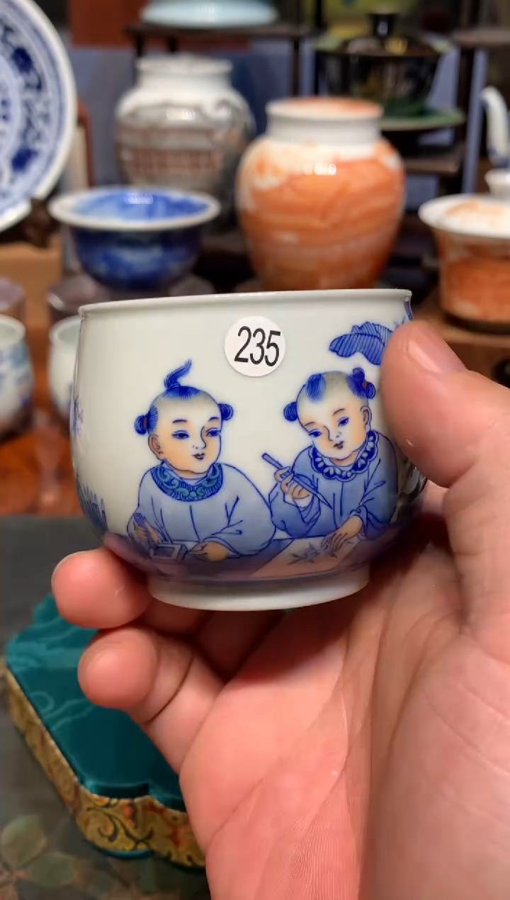 卸**涛235斗彩童子杯