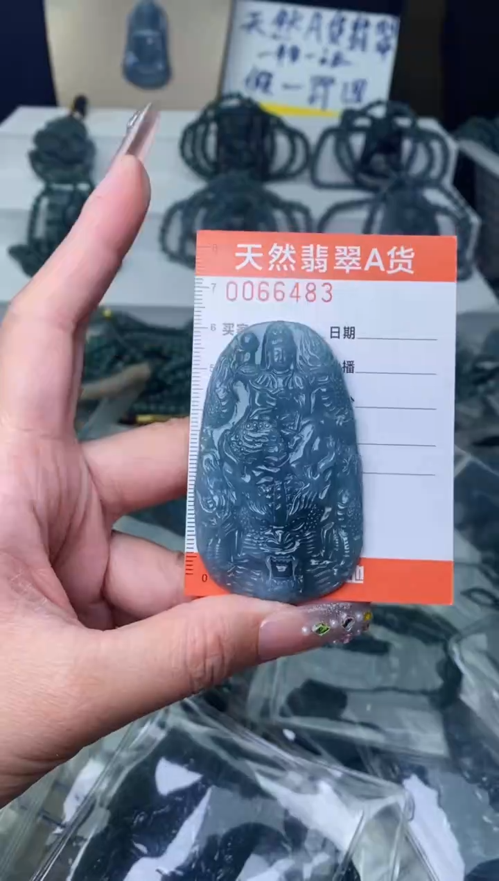 【闪购商品】翡翠颈饰未镶嵌··········