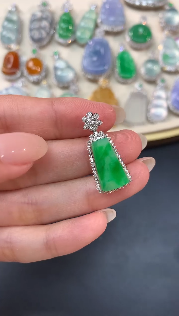 【闪购商品】翡翠吊坠(不含链)18K金镶嵌A77|7800