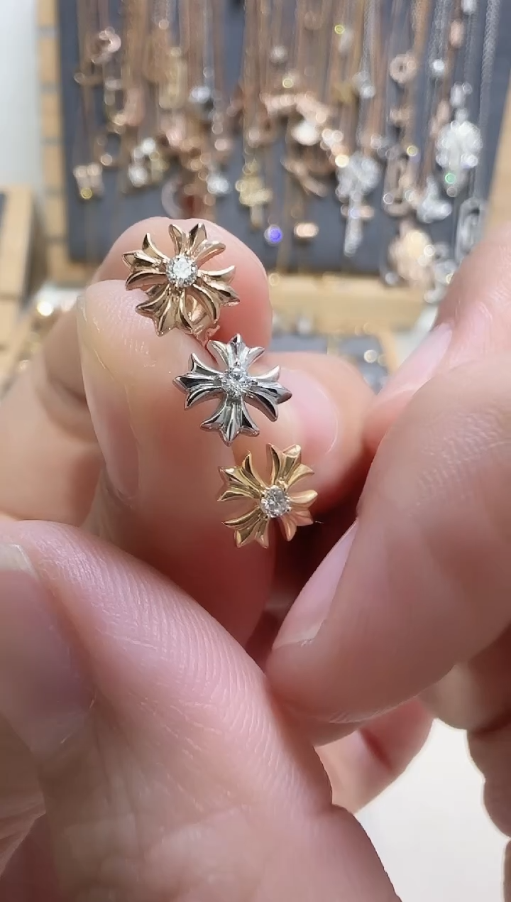 【闪购商品】天然钻石耳饰18K金镶嵌多样性发货发其一