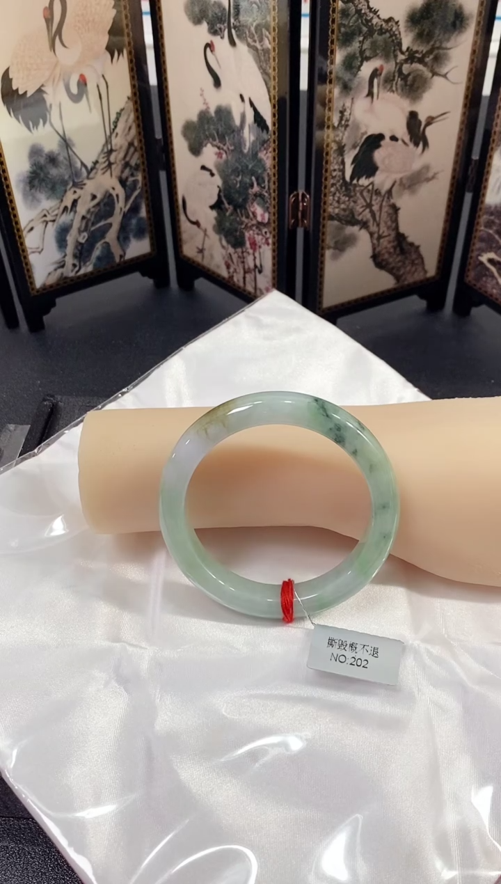 未镶嵌手镯翡翠手镯