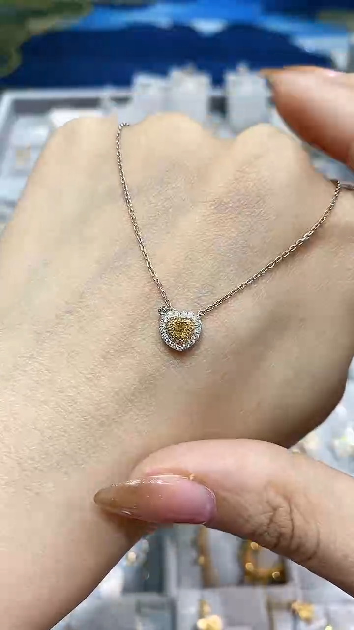 【闪购商品】钻石颈饰18K金镶嵌项链