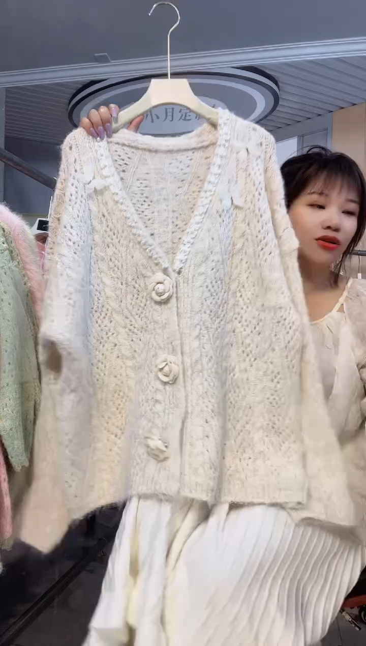 毛衣小小月精选服饰