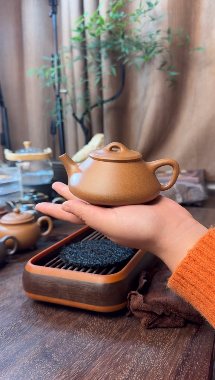 茶壶紫砂梦***樣任瓢-半手精工制-老宕口桃花泥-40目-容量：220CC