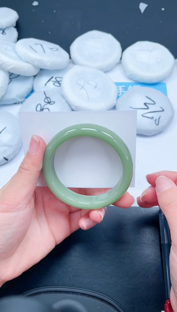 【闪购商品】石英质玉手镯未镶嵌496-