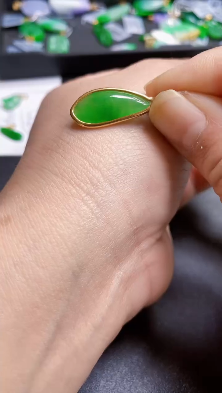 【闪购商品】翡翠颈饰18K金镶嵌如意