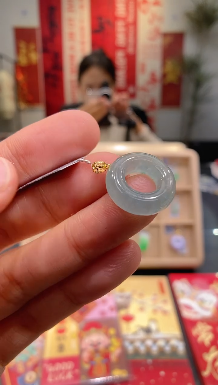 【闪购商品】翡翠吊坠(不含链)18K金镶嵌甜甜圈