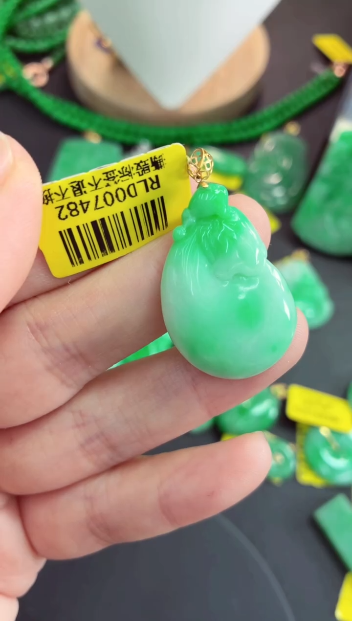 吊坠(不含链)18K金镶嵌翡翠挂件