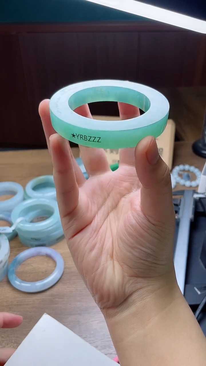 定制翡翠手镯未镶嵌火定制