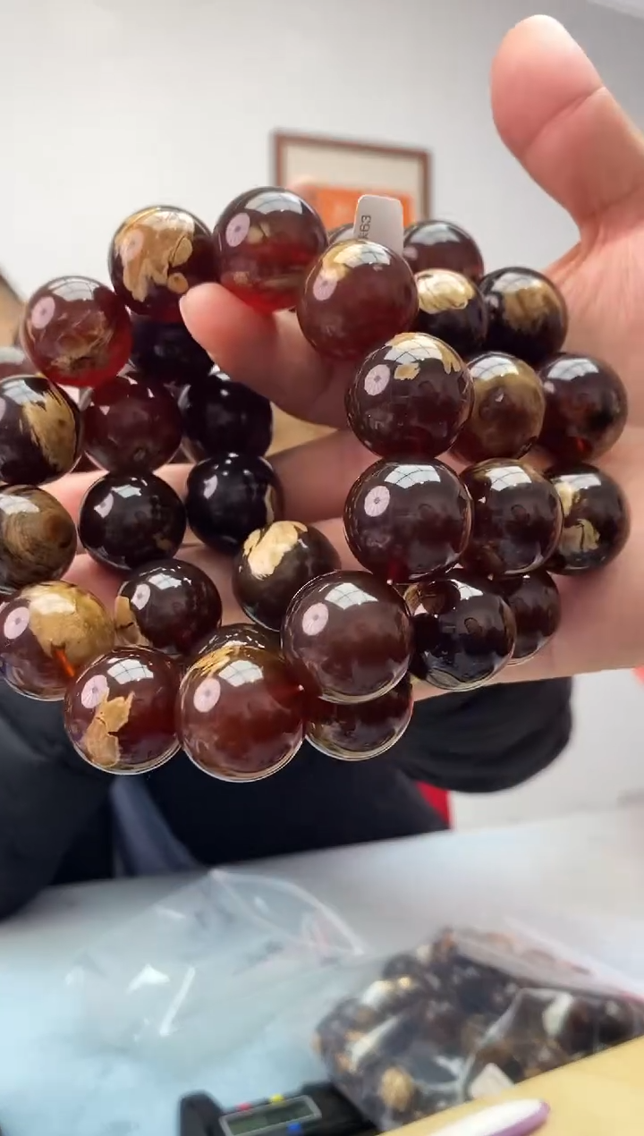 琥珀未镶嵌珠宝奇石假一罚十，一级溶洞多样性发一件063