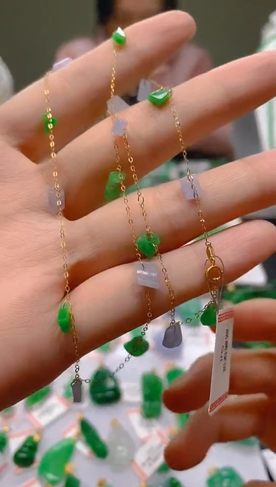 【闪购商品】翡翠颈饰18K金镶嵌天然翡翠a货，一物一证