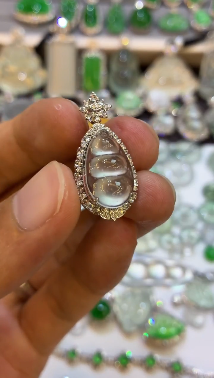 吊坠(不含链)18K金镶嵌翡翠豆子