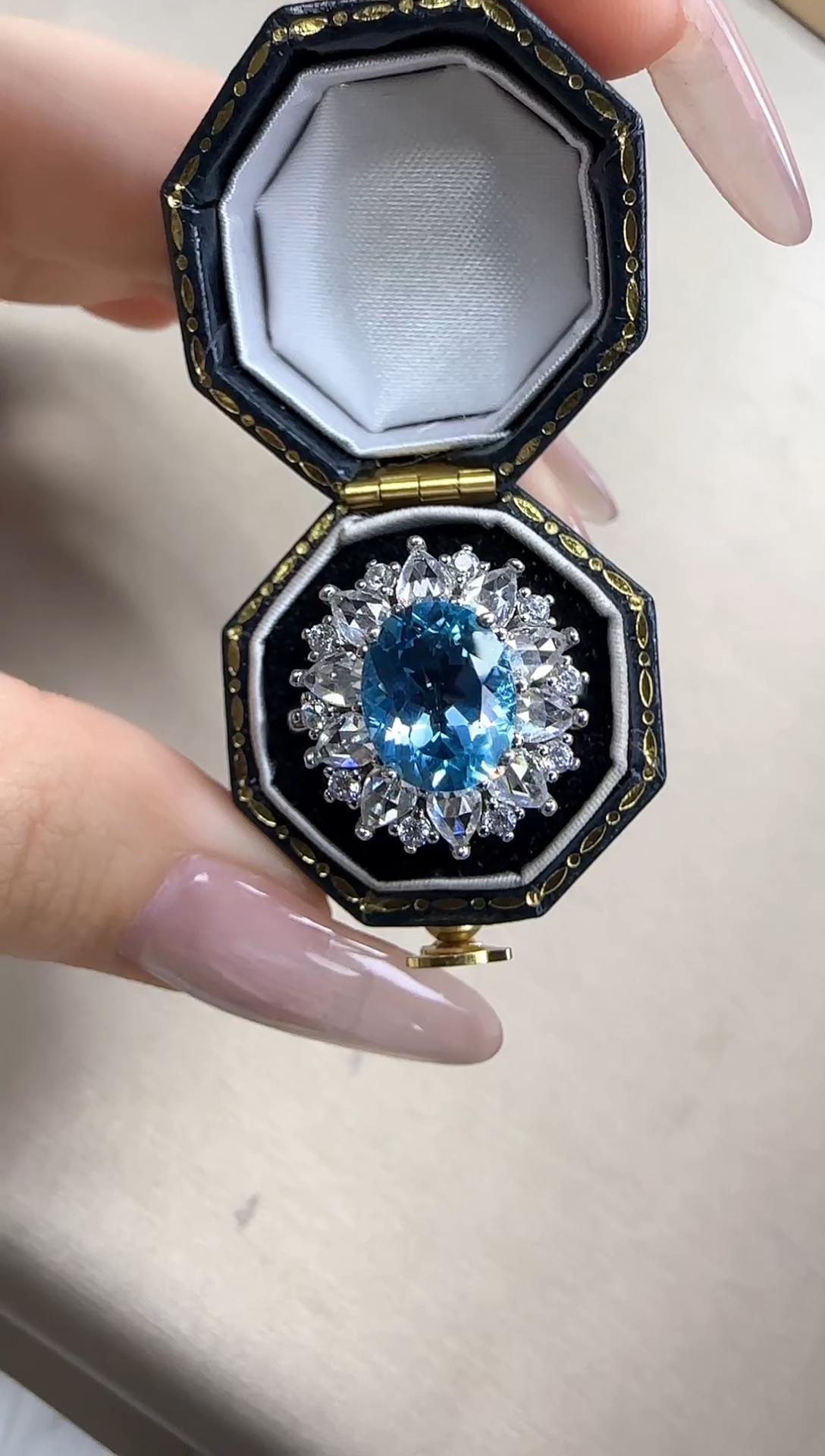 【闪购商品】托帕石戒指银S925镶嵌豪镶款太阳花-瑞士蓝托帕石戒指