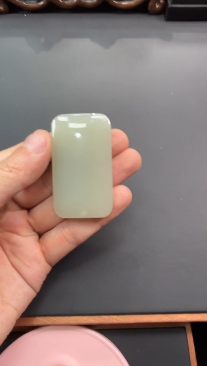 【闪购商品】和田玉吊坠(赠链)未镶嵌且末微色差近矿吊坠