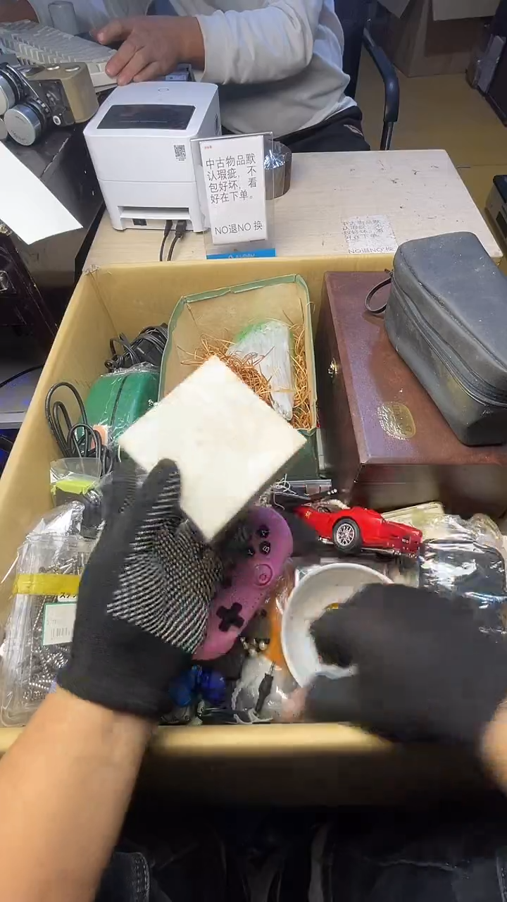 赤****圈二手商品不退不换茶杯