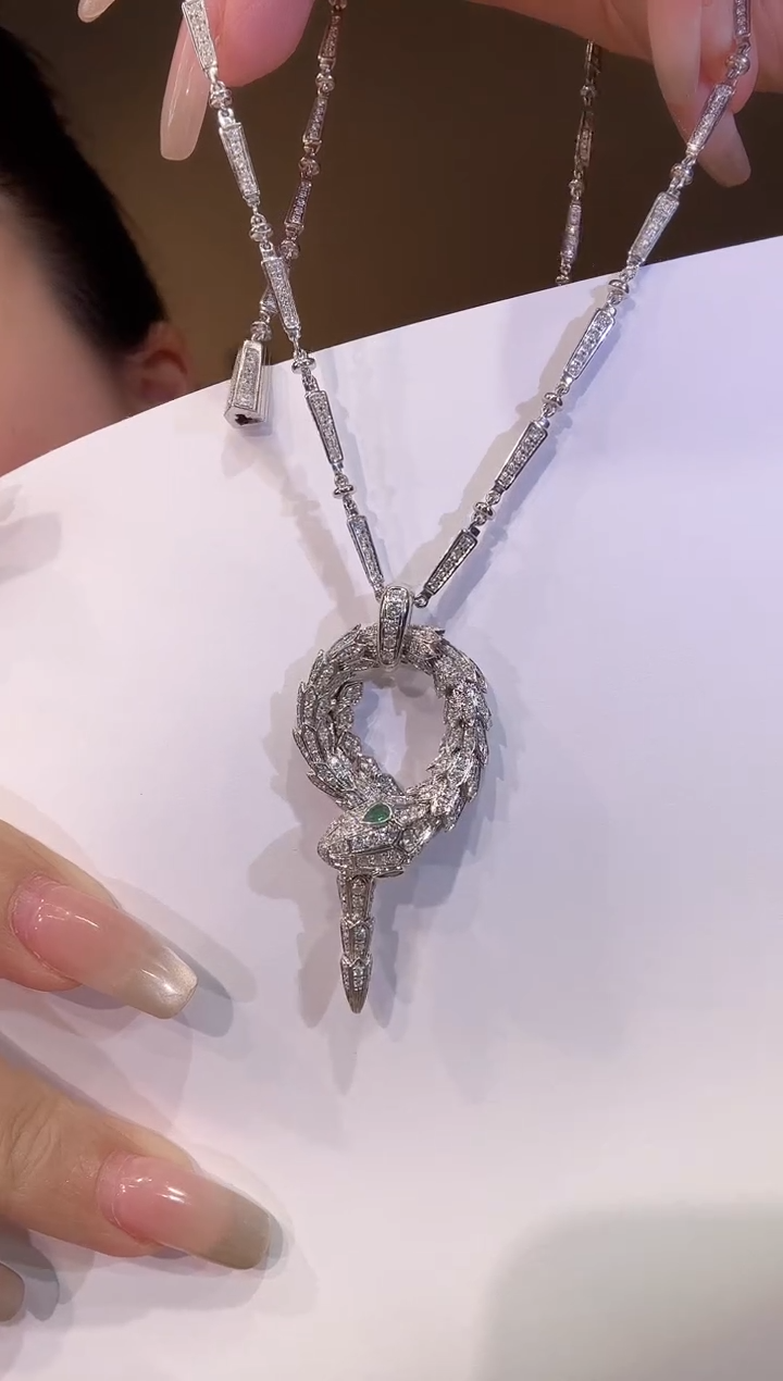 项链18K金镶嵌钻石蟒蛇