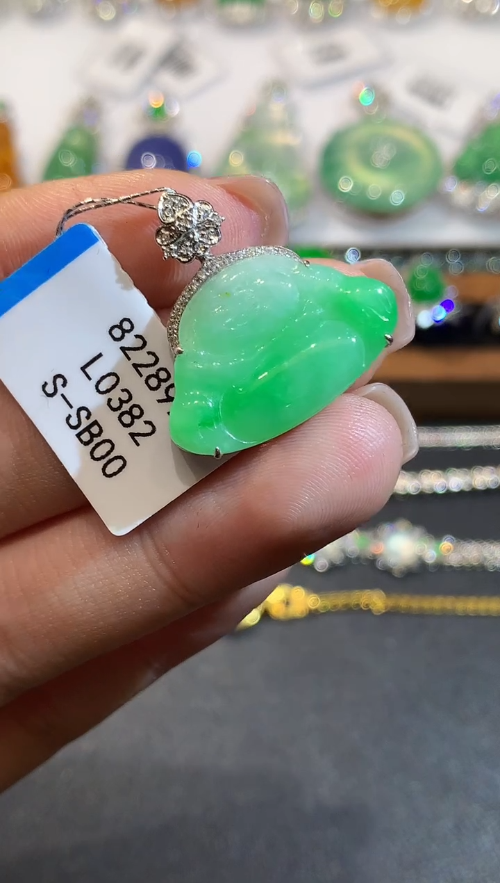 吊坠(不含链)18K金镶嵌翡翠多样性发其一