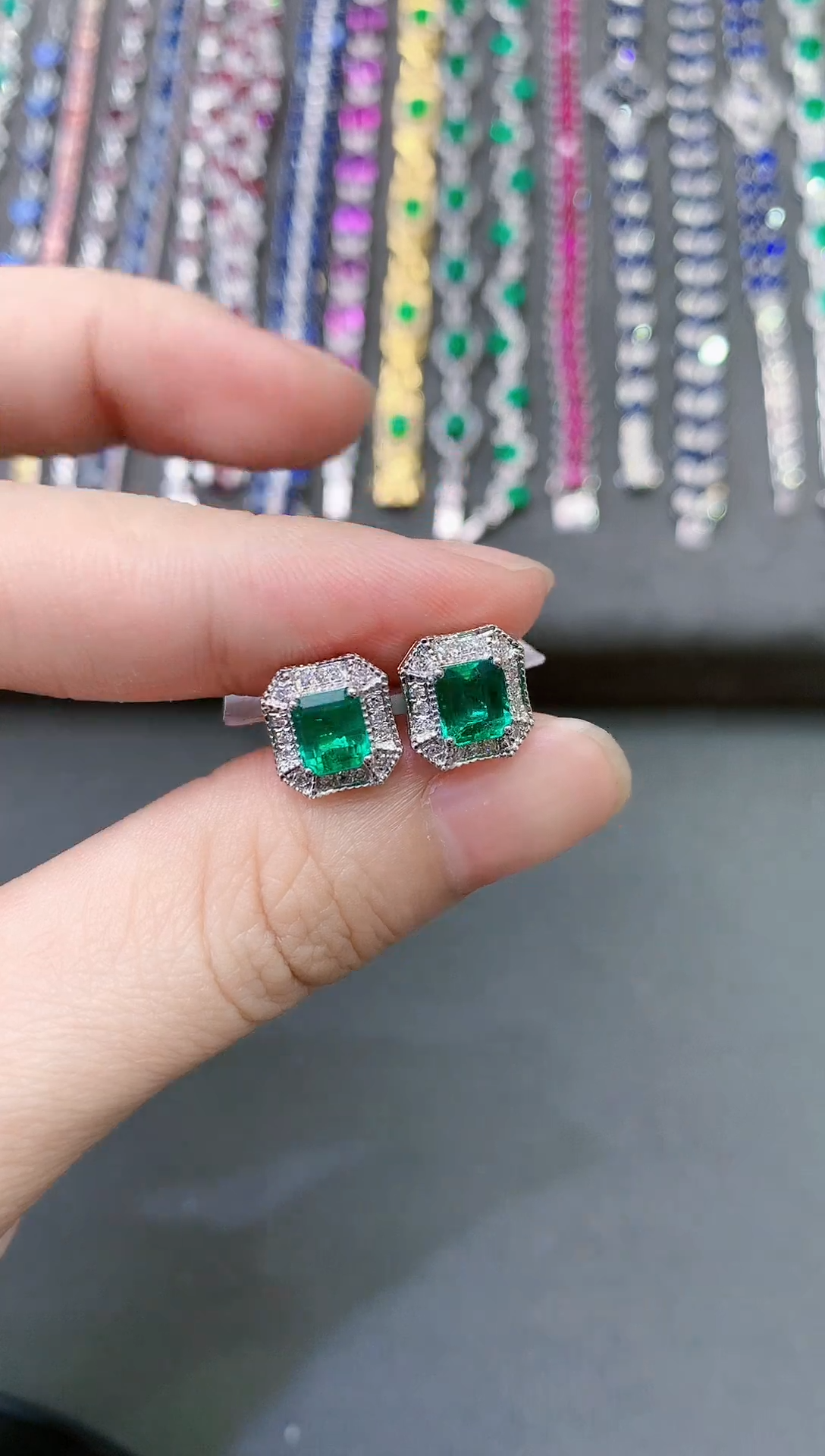 【闪购商品】祖母绿耳饰18K金镶嵌1