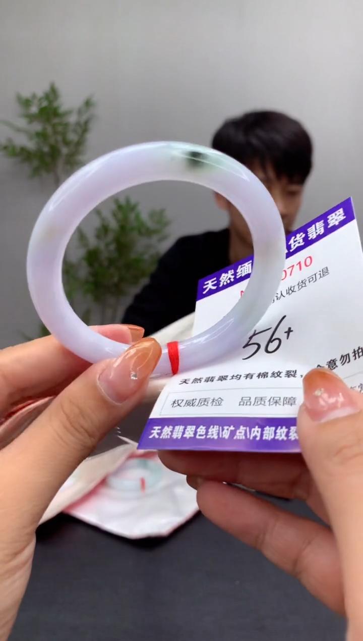 未镶嵌手镯翡翠有纹，完美者勿拍