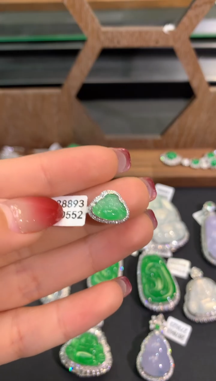 【闪购商品】翡翠吊坠(不含链)18K金镶嵌吊坠