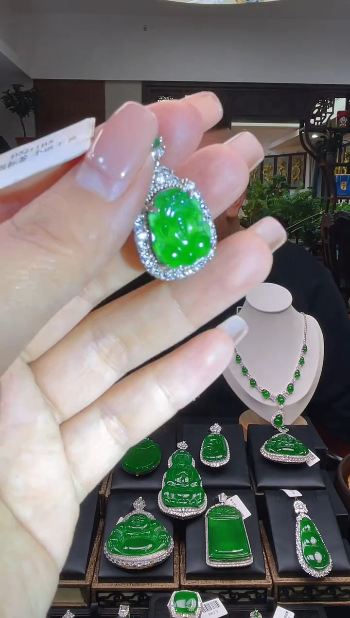 【闪购商品】翡翠颈饰未镶嵌翡翠吊坠