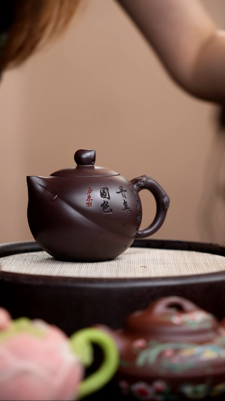 茶壶紫砂紫泥寿桃壶刻字