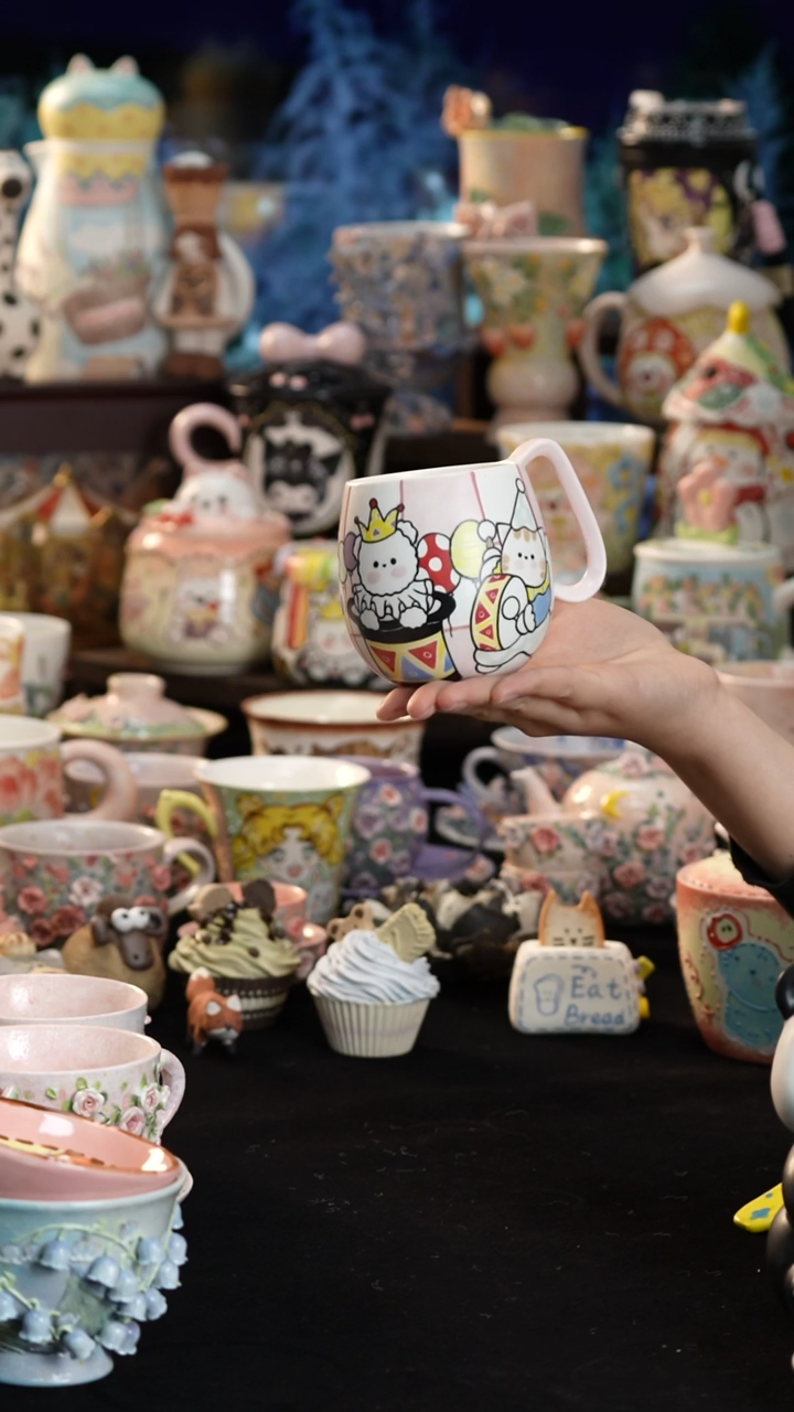 摆件陶景德镇釉下彩手绘设计师款陶瓷