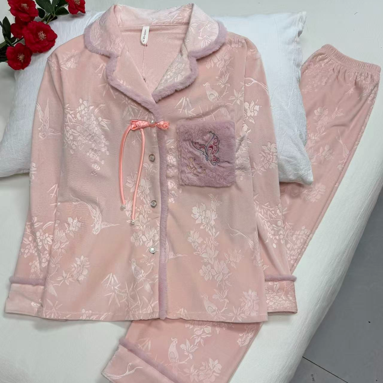 2025年新款爆款国风女套装气质减龄保暖睡衣海岛绒套装冬季家居服