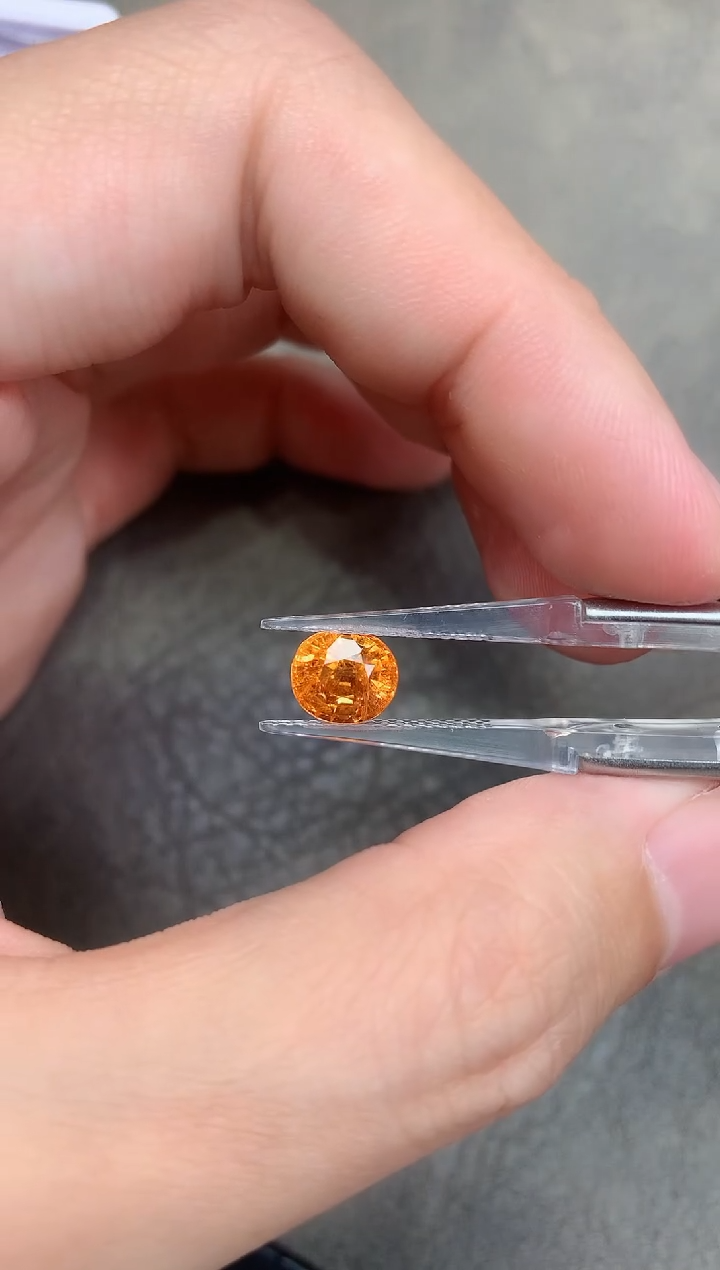【闪购商品】石榴石（芬达石）裸石未镶嵌3.23ct 椭圆 1号色