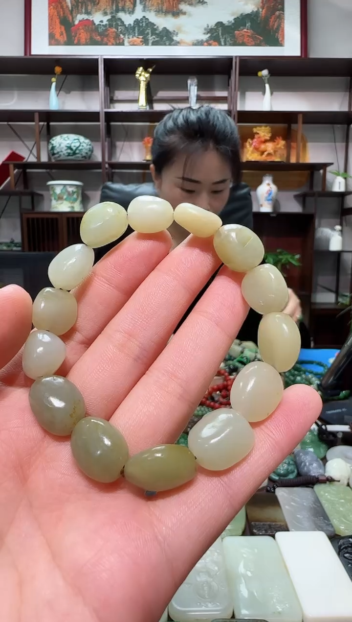 颈饰未镶嵌和田玉  