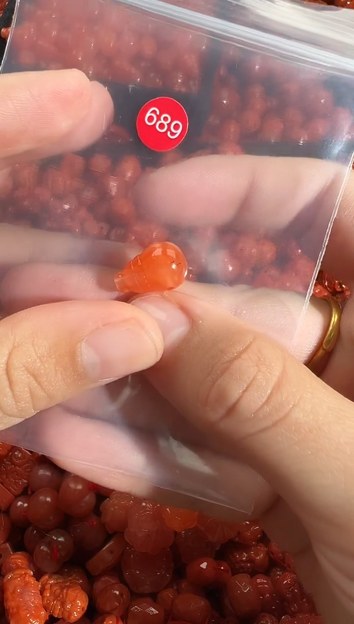 颈饰未镶嵌南红玛瑙1