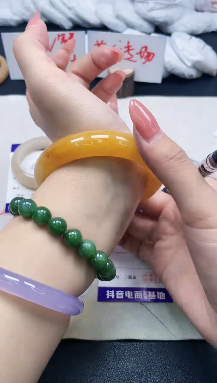 【闪购商品】石英质玉手镯未镶嵌361/61.4