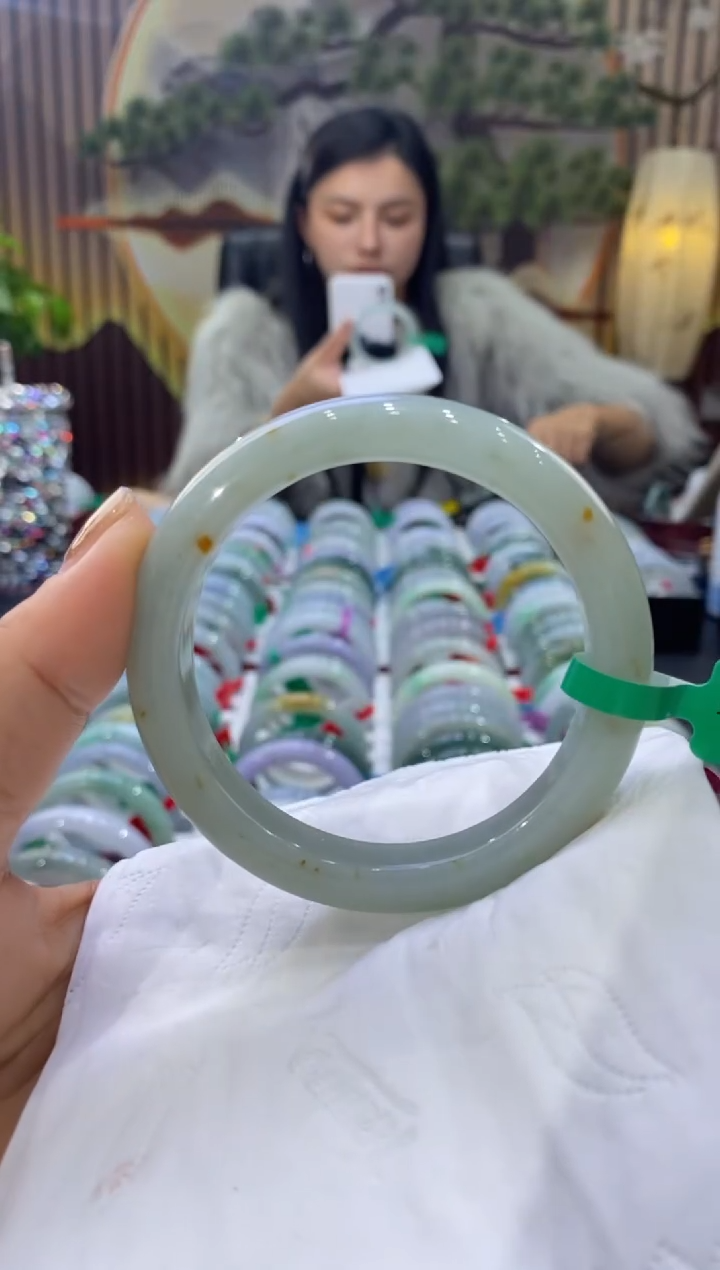 【闪购商品】翡翠手镯未镶嵌多人09195