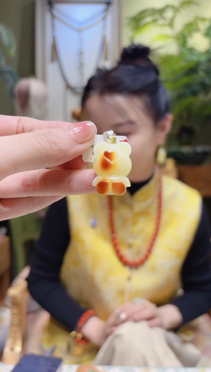 【闪购商品】蜜蜡裸石18K金镶嵌蜜蜡熊挂件1