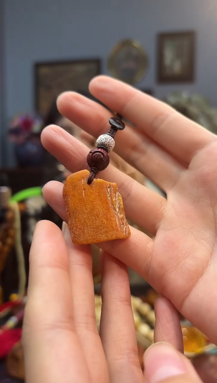 琥珀颈饰未镶嵌包挂