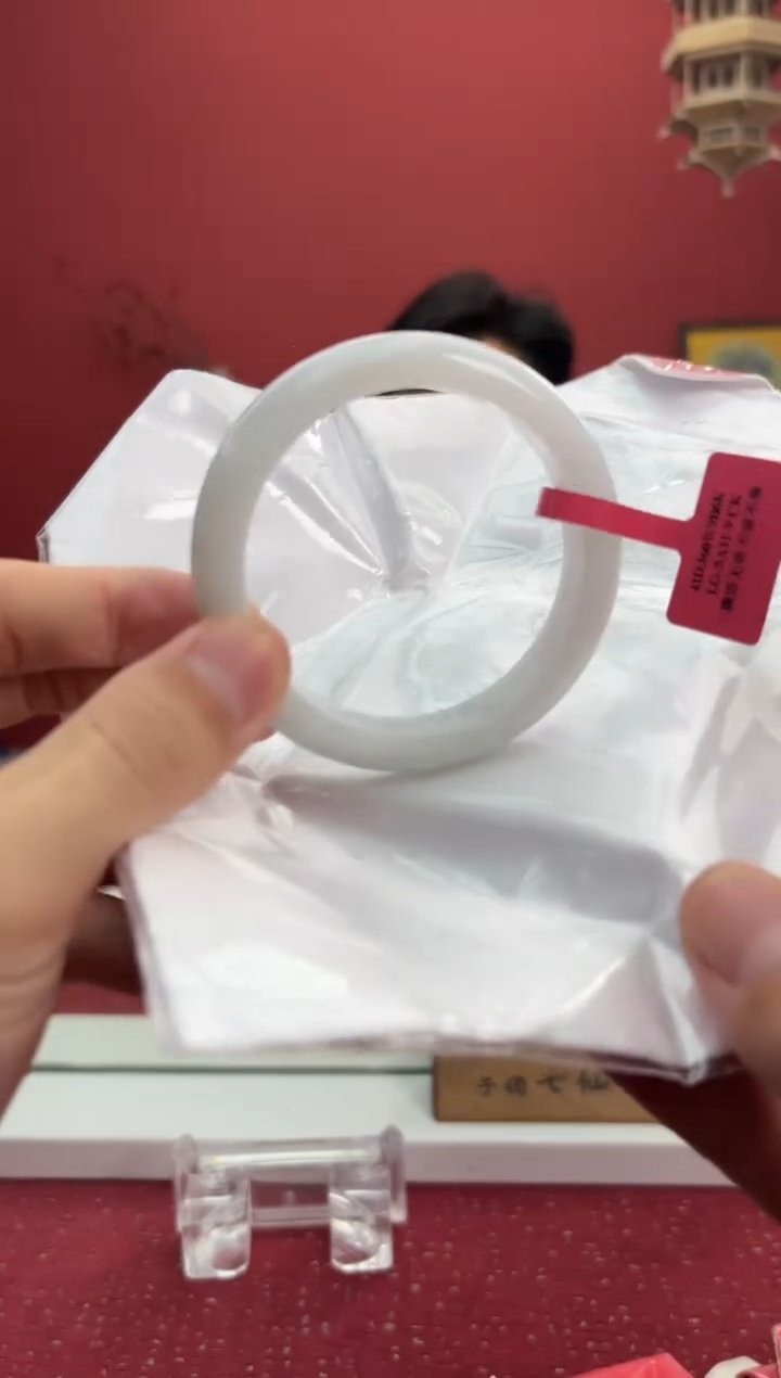 【闪购商品】翡翠手镯未镶嵌18手镯