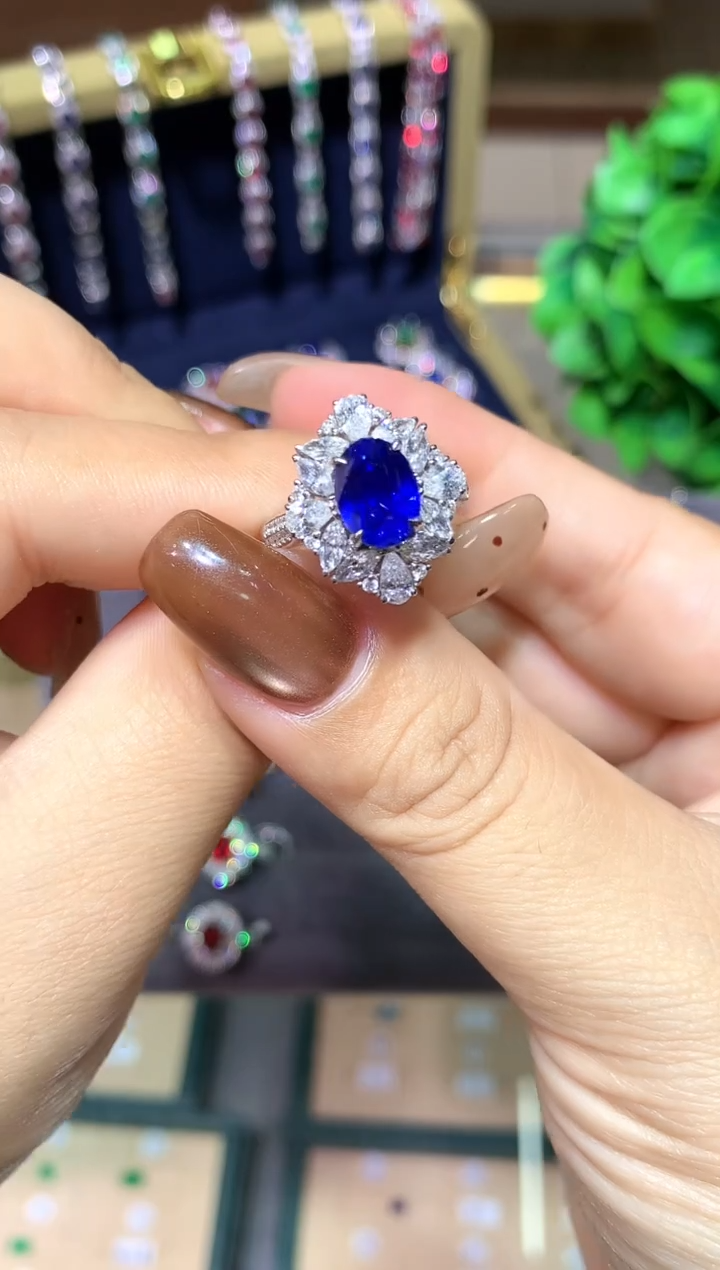 戒指蓝宝石18K金镶嵌3.1ct