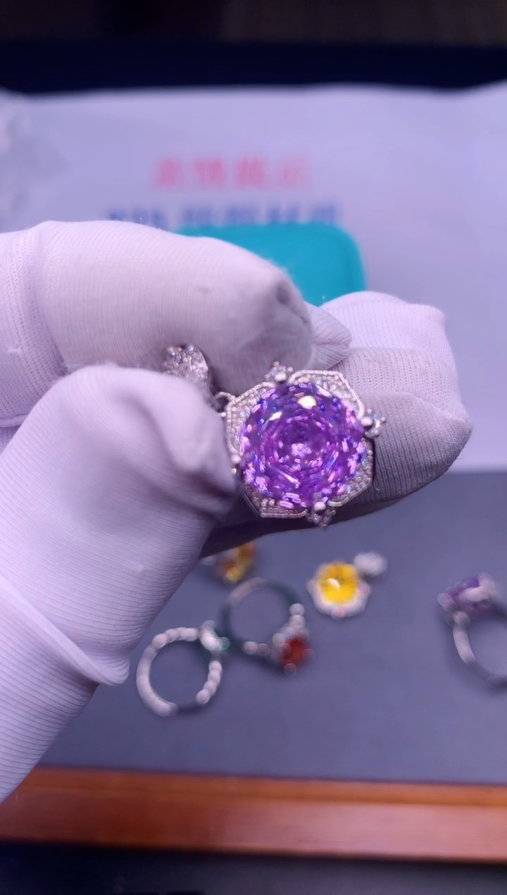 【闪购商品】锂辉石吊坠银S925镶嵌............