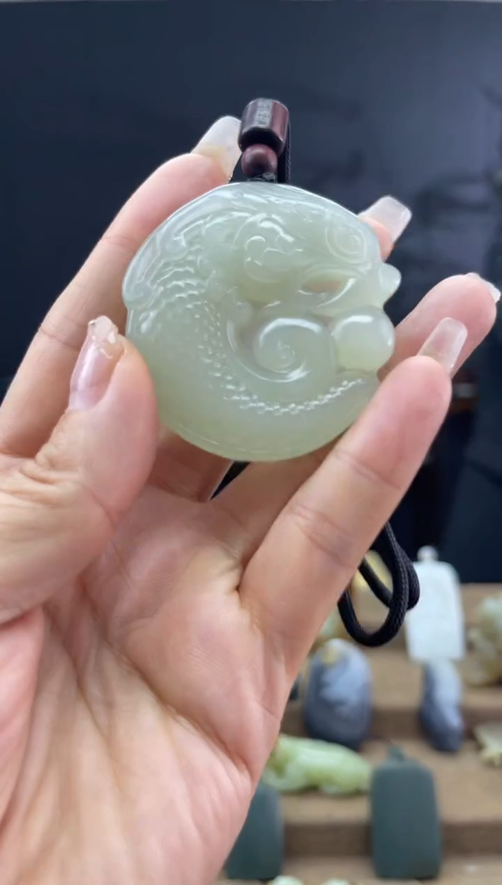 颈饰未镶嵌和田玉1