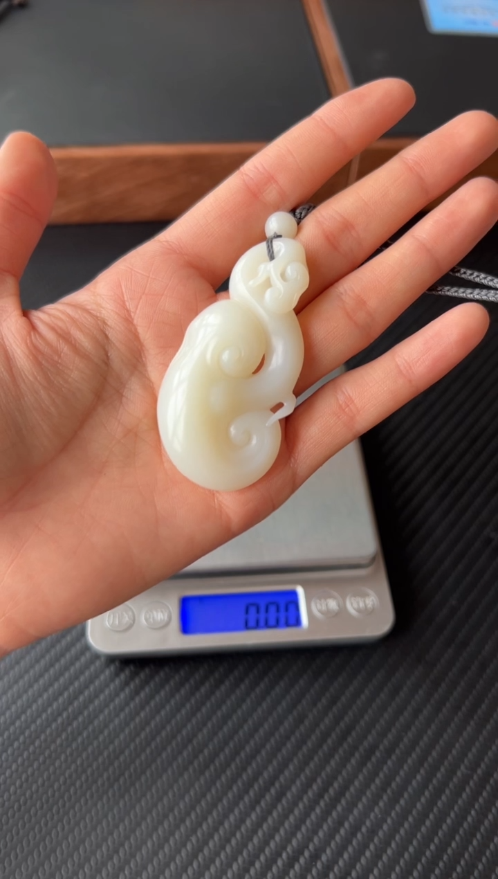 【闪购商品】和田玉吊坠(赠链)未镶嵌且末微色差米达
