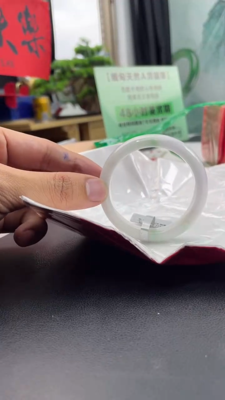 【闪购商品】翡翠手镯未镶嵌11翡翠手镯（微瑕）