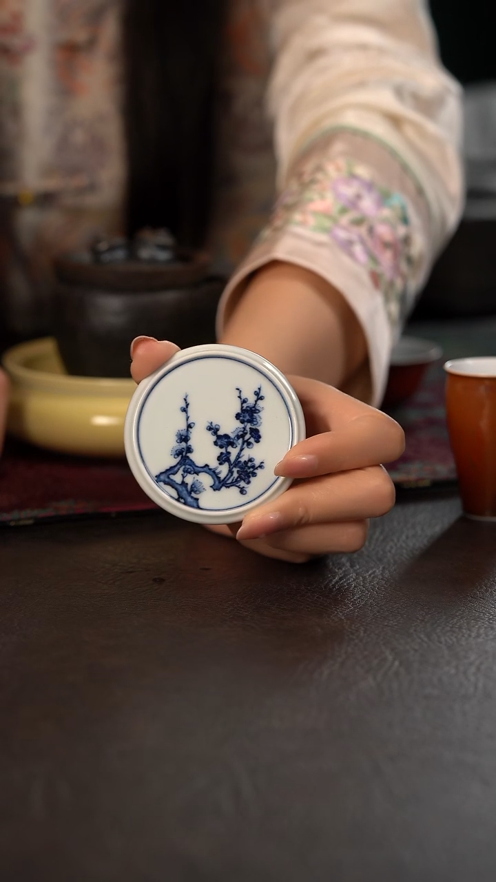 研山琢器青花 梅枝小杯垫