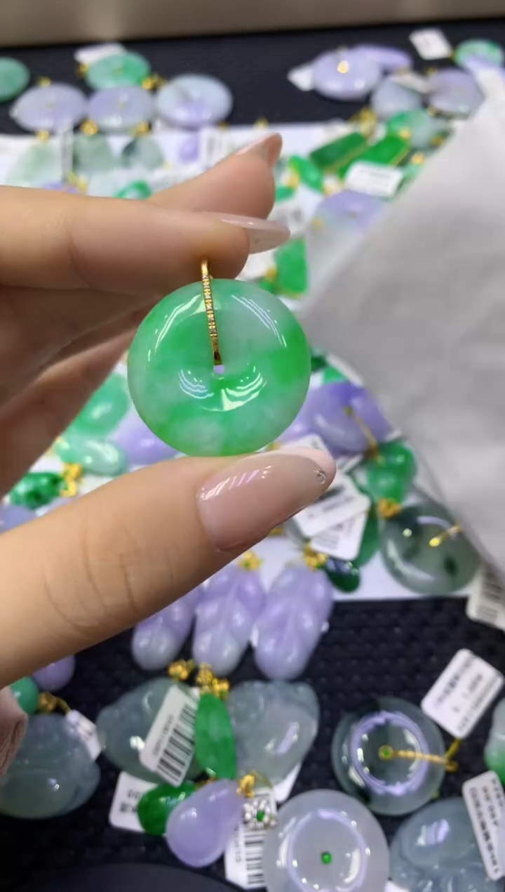 颈饰18K金镶嵌翡翠天然缅甸翡翠A货