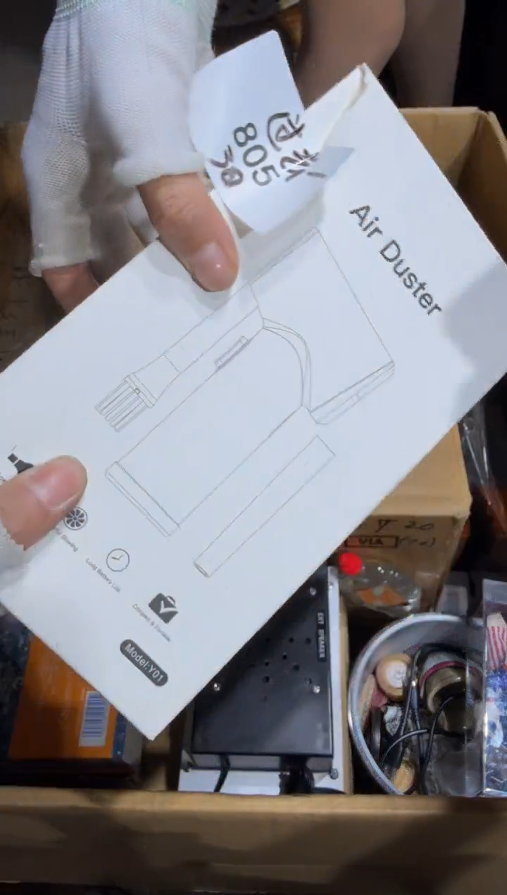 8新过****去 805   中古商品，瑕疵品，不保好坏。