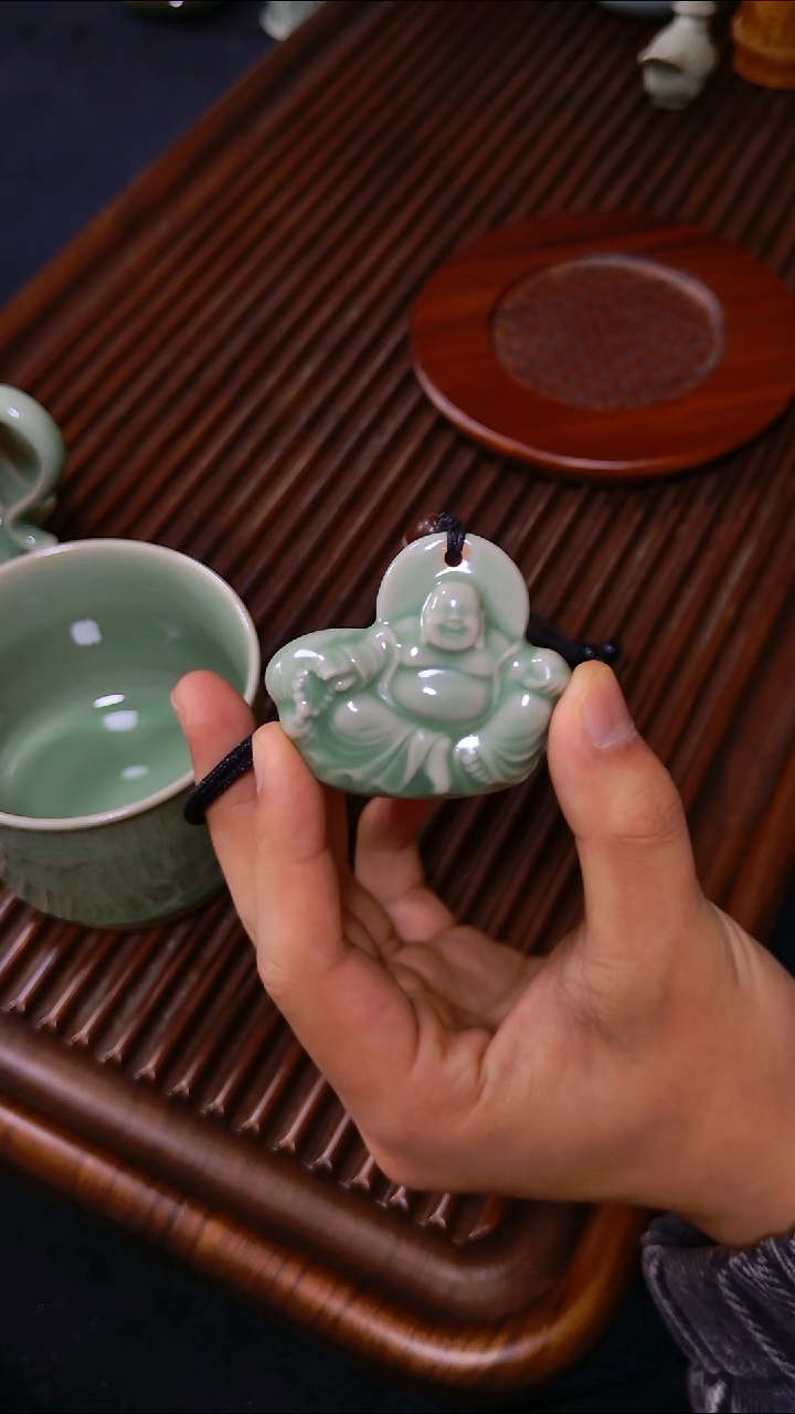 和青禾满釉小佛牌