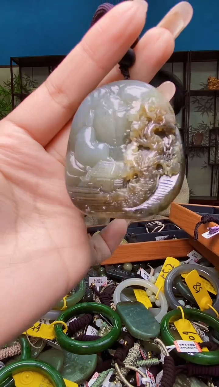 颈饰未镶嵌和田玉1