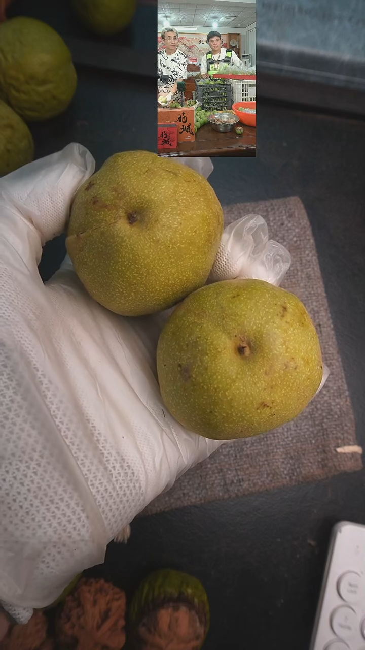 文玩核桃把件青皮野牛64尺左右（售出不退不换）