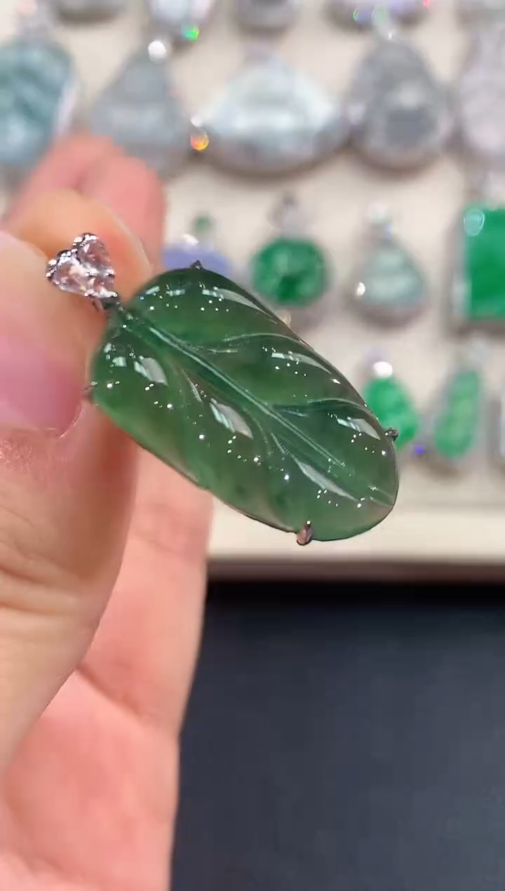 【闪购商品】翡翠吊坠(不含链)18K金镶嵌 B63