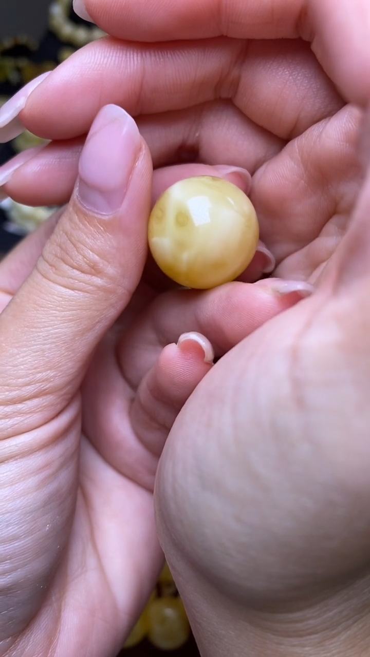 未镶嵌琥珀裸石葵. 4