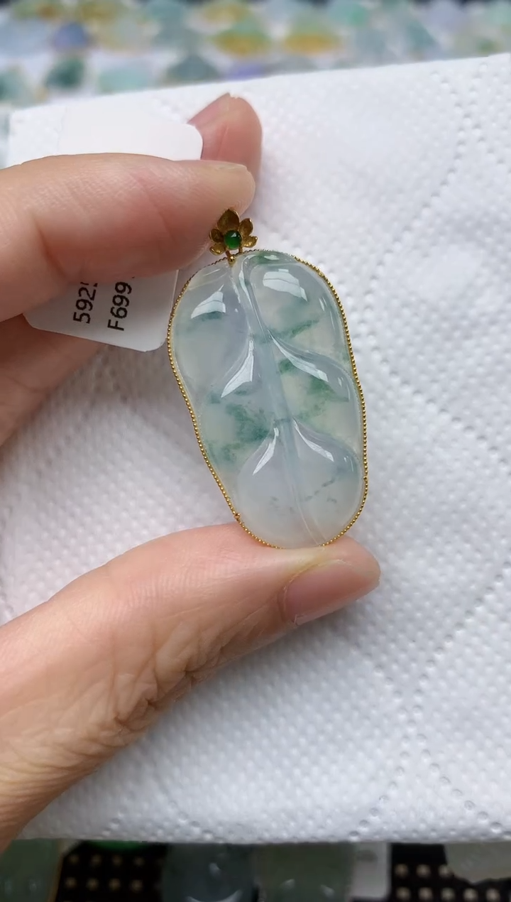 翡翠18K金镶嵌颈饰天然缅甸A货翡翠